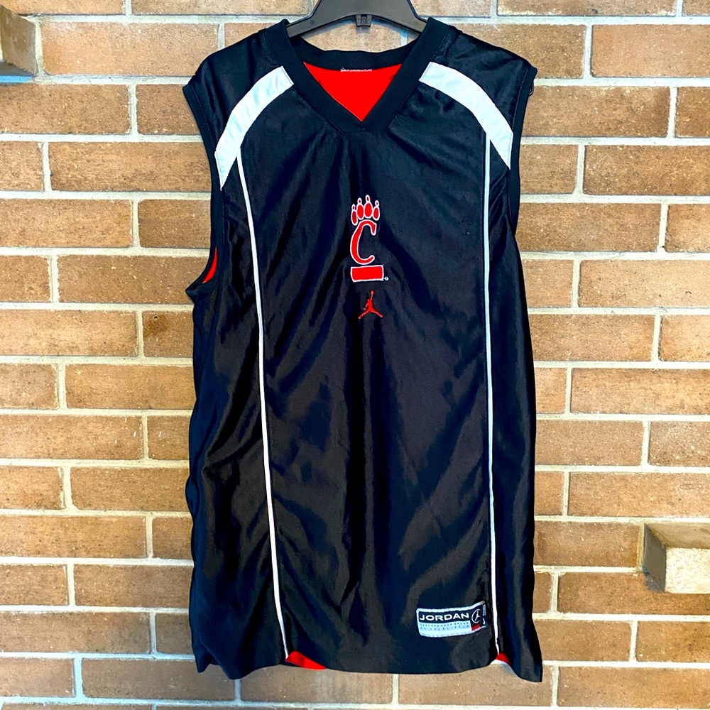 GUC VTG Jordan Reversible Cincinnati Bearcats Basketball Jersey Men’s Med